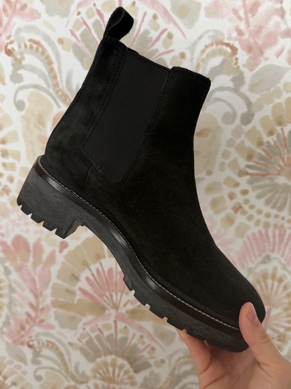 NEW IN BOX Tory Burch Chelsea 50mm Lug Bootie In Black Suede Leather Size 8.5 - Picture 4 of 5